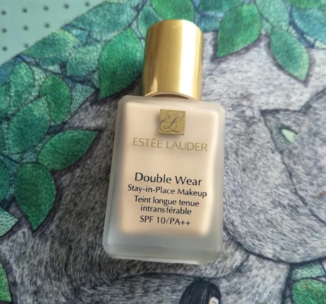 给大家推荐两款非常好用的粉底液,给大家推荐一款非常好用的粉底液