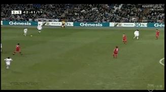 贝克汉姆弧线球动作解析,优美的弧线贝克汉姆