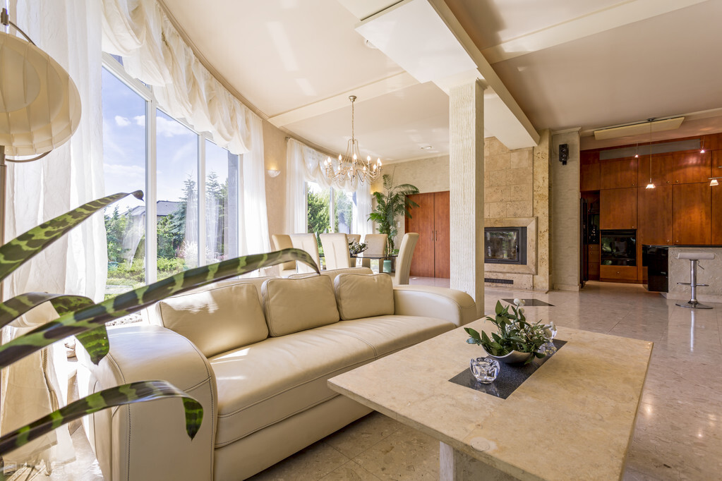 真皮沙发翻新好还是换皮好,真皮沙发翻新和补漆哪个好