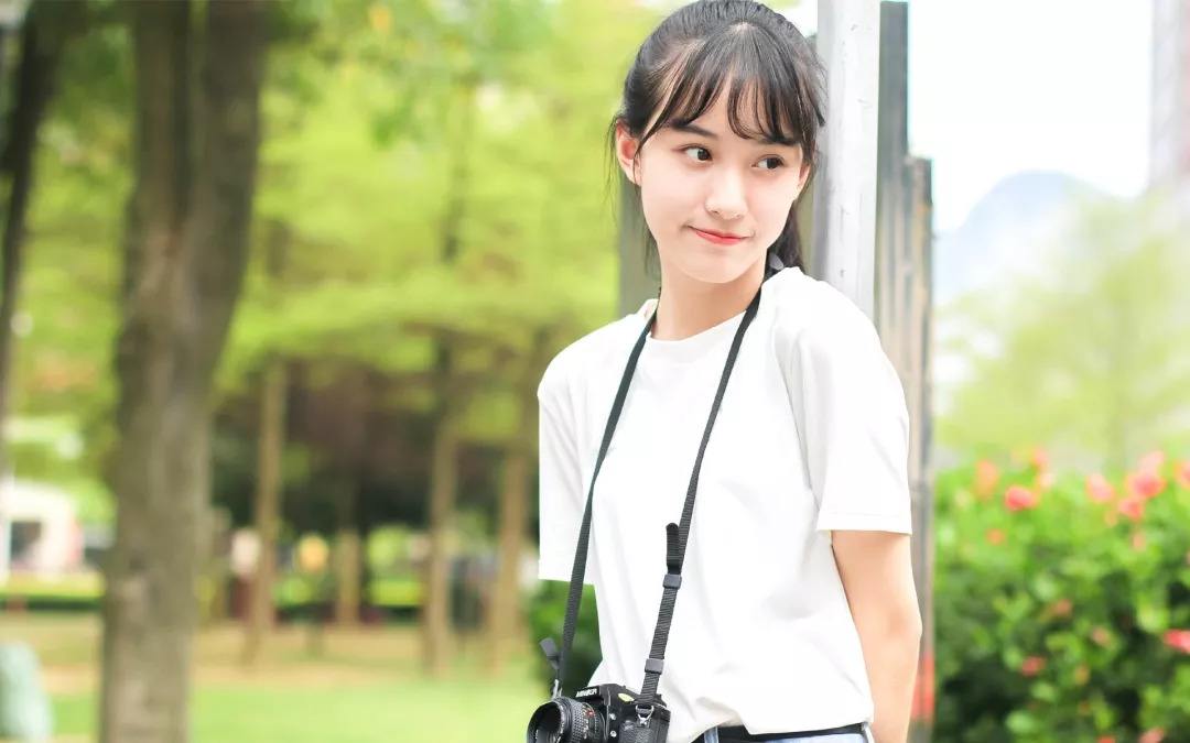 男朋友送我2千元的耳环,男朋友送我六十元耳环