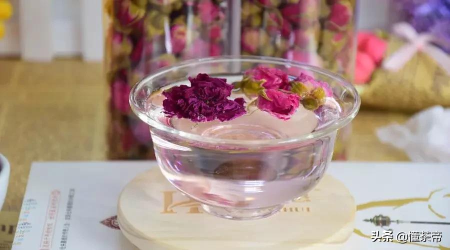 被硫磺熏过的玫瑰花泡水的颜色,一招鉴别硫磺熏过的玫瑰