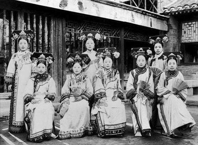 妻子舍不得婢女出嫁，丈夫：我把她收入房中，你们就不用分开了