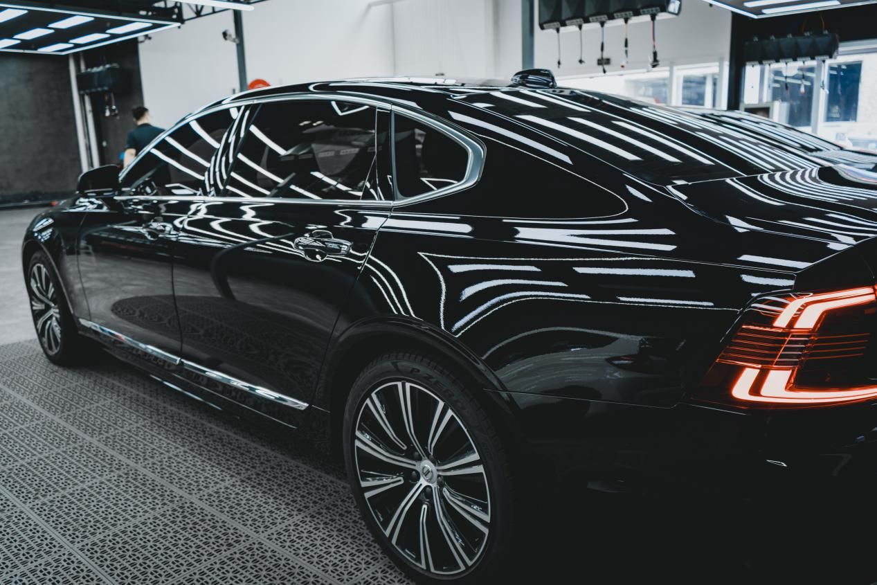 新车是镀晶好还是隐形车衣好,新车隐形车衣镀晶危害