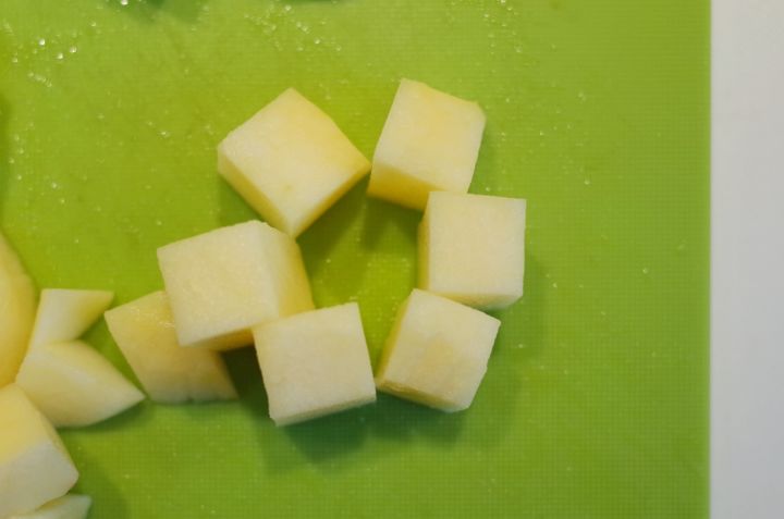 天冷了来一杯暖心热饮,天冷了给自己来杯奶茶