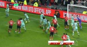 拽头发+爆铲！穆帅让曼联变身“疯狗”SM动作惹众怒