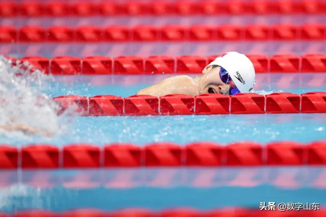 这一蹲让人笑了一辈子,这一蹲真美