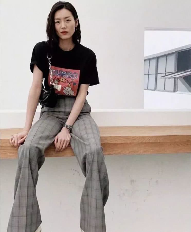 新晋的流行老爹裤这样穿最好看,阔腿裤过时了初秋老爹裤时髦显瘦