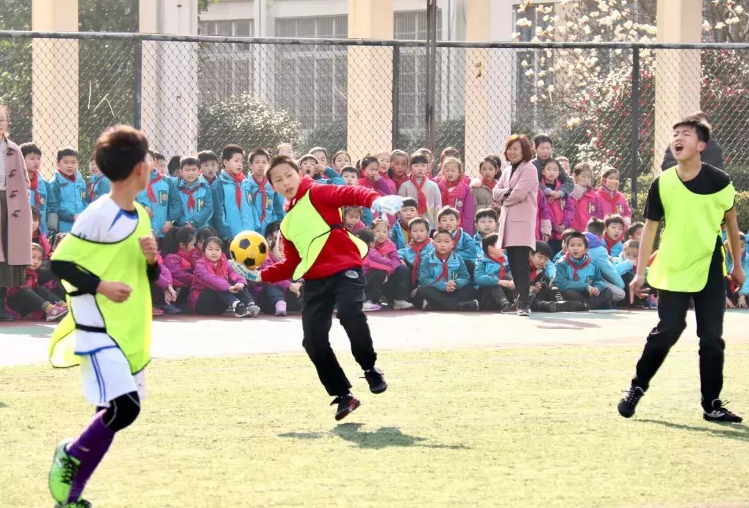 豪情的篮球比赛,豪情足球