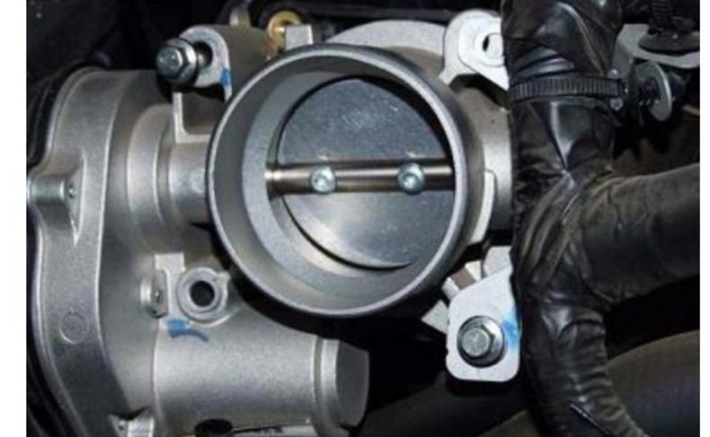 汽车节气门清洗能不能用风吹,汽车节气门能用柴油洗吗