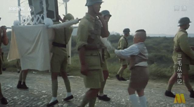 “我们都是小把戏”，这部92年神作，对成人世界的暗讽不输周星驰