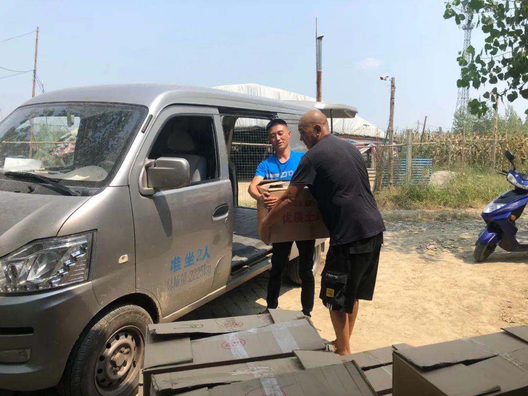快递小哥建社区微信群，日卖2万枚土鸡蛋