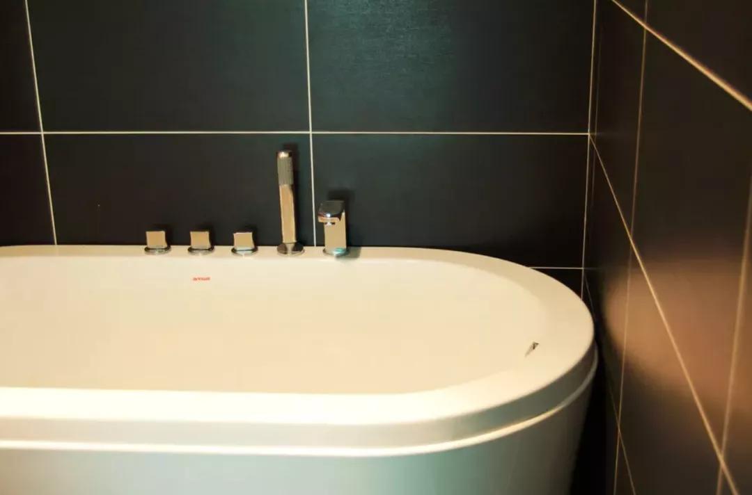 3平米卫生间加浴缸,4平方的卫生间有浴缸和大洗漱台