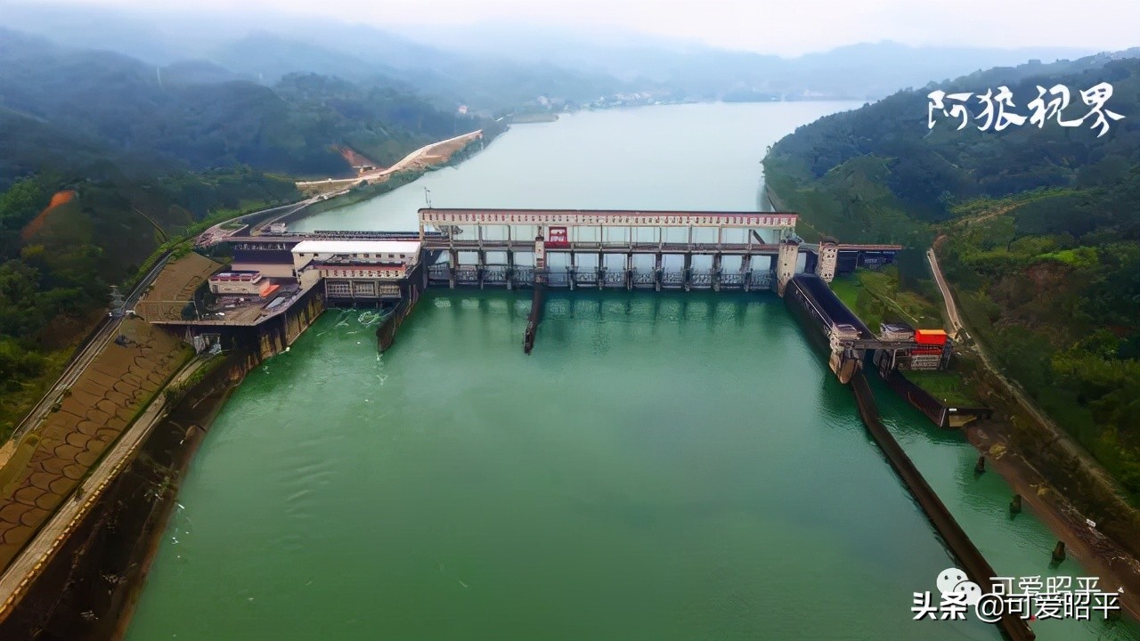 昭平县桂江东岸公路视频,贺州昭平道路建设
