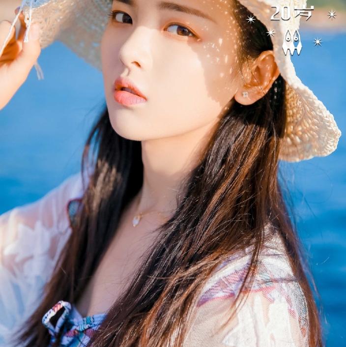 6张杨超越的照片中混进1张宋祖儿的照片，3秒能认出都是真爱粉