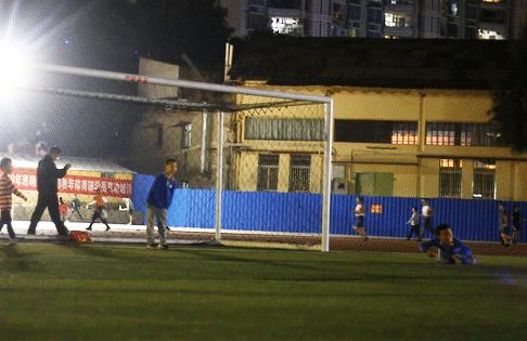 不到人民体育场，你不会知道厦门的秋夜有多野