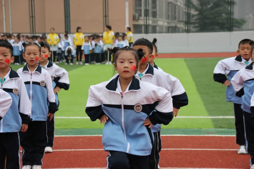 建*党**百年喜迎国庆节——西安经开第二小学队列队形广播*比操**赛