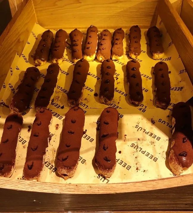 到全国最大的面包店，感受不要脸；吃牛角包之神，练习翻白眼