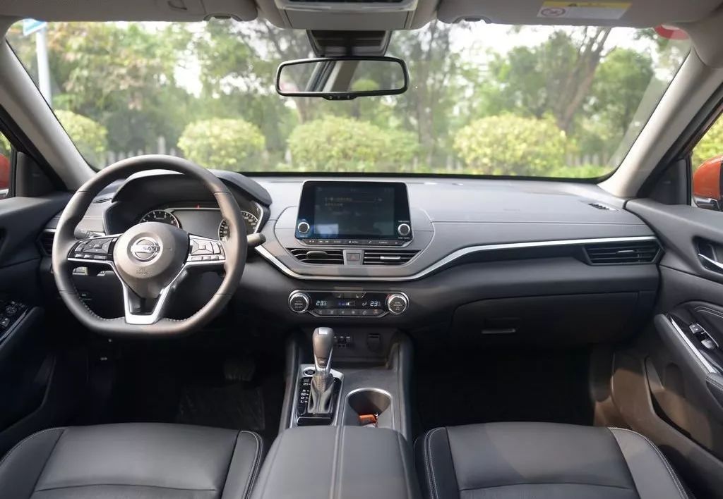 本田雅阁和日产天籁怎么选,日系天籁雅阁凯美瑞谁最强