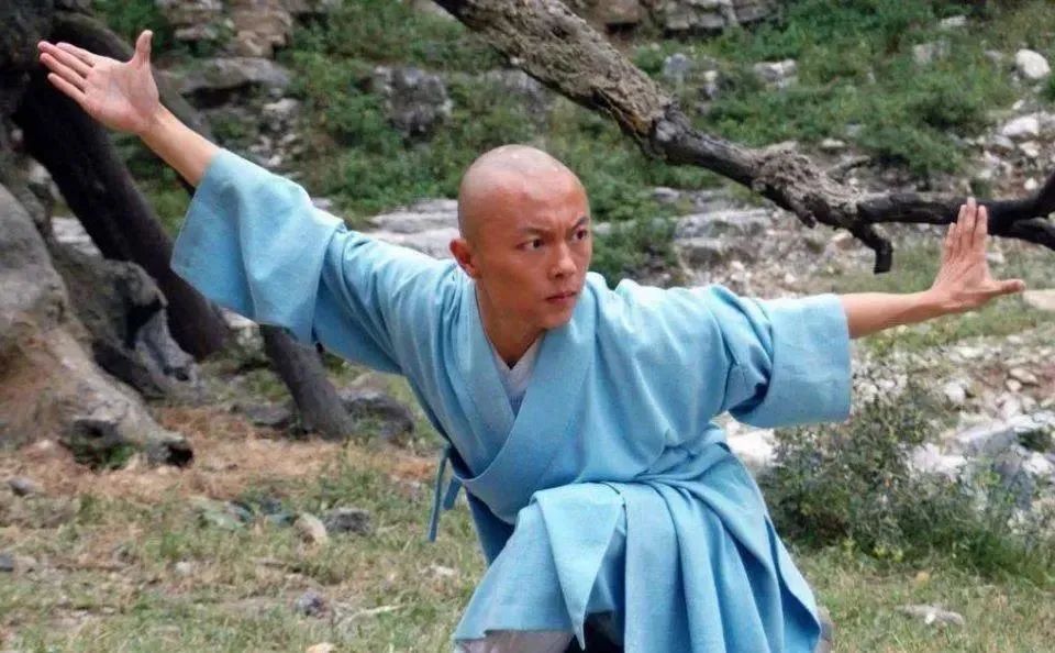 一代童星没落史：李连杰接班人谢苗翻红艰巨，悄悄娶回仙3圣姑