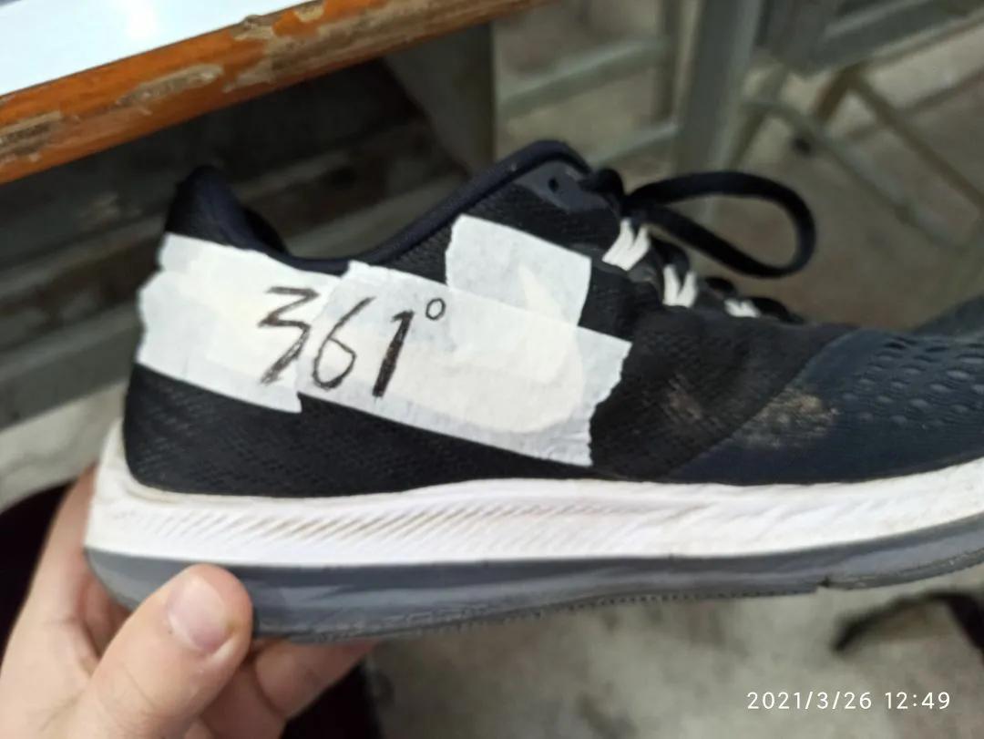 洋装虽然穿在身，但我心依然是中国心！