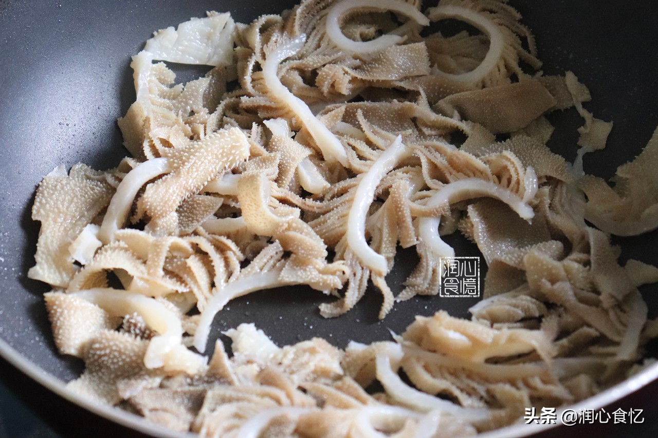 炒牛百叶是多放香菜还是少放香菜,牛百叶能和香菜一起吃吗