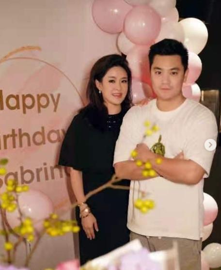 张艾嘉冯咏仪最近照,张艾嘉和儿子合影