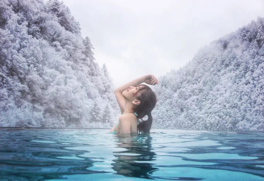 成都2天来回的温泉推荐，彩林雪景青山绿水，美成仙境