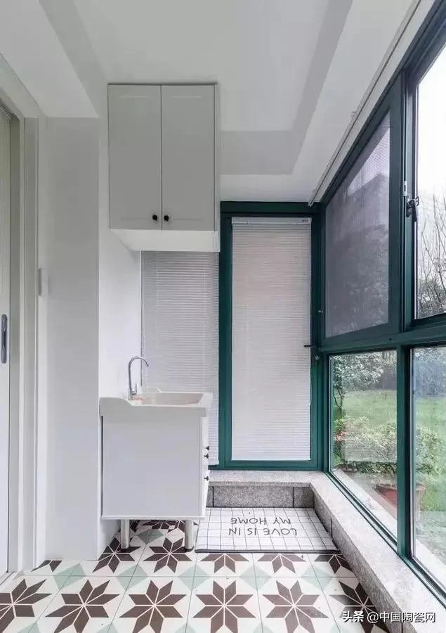 外阳台砖怎么贴最好看,阳台贴白色砖好看还是灰色的好看