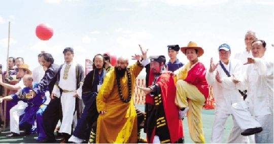 太极雷雷vs田野直播,雷雷42秒ko田野完整视频