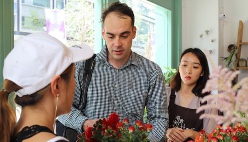 毫无名气的花店，做了一场砍价活动后，人气暴增