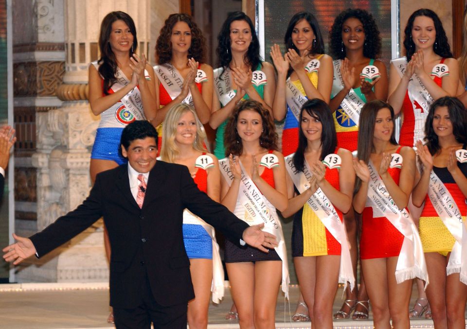 马拉多纳为什么一半天使一半魔鬼,一代球王迭戈马拉多纳