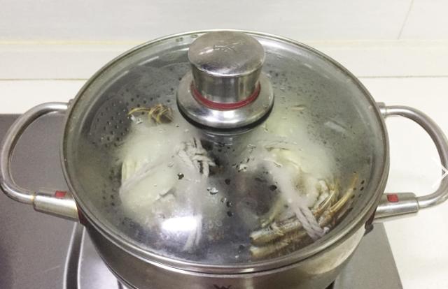 清蒸大闸蟹有什么妙招才好吃,清蒸大闸蟹的正确吃法和技巧