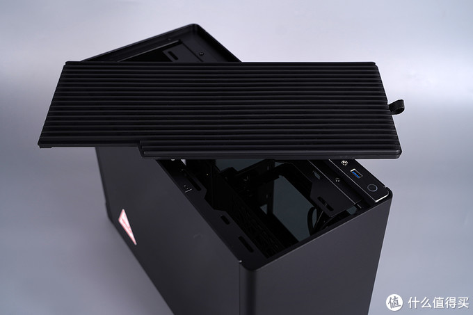 乔家一物：大号ITX装机分享，黑白美学的体现