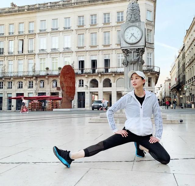 张钧甯练瑜伽,张钧甯起床练瑜伽