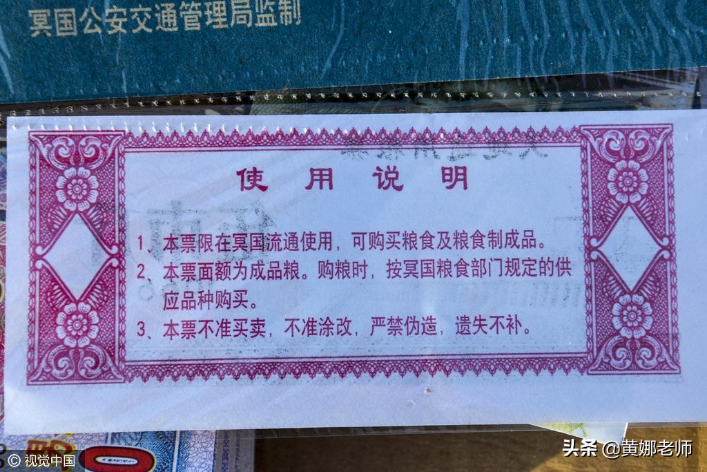 万圣节地铁扮鬼吓唬人,美女万圣节扮鬼吓唬人