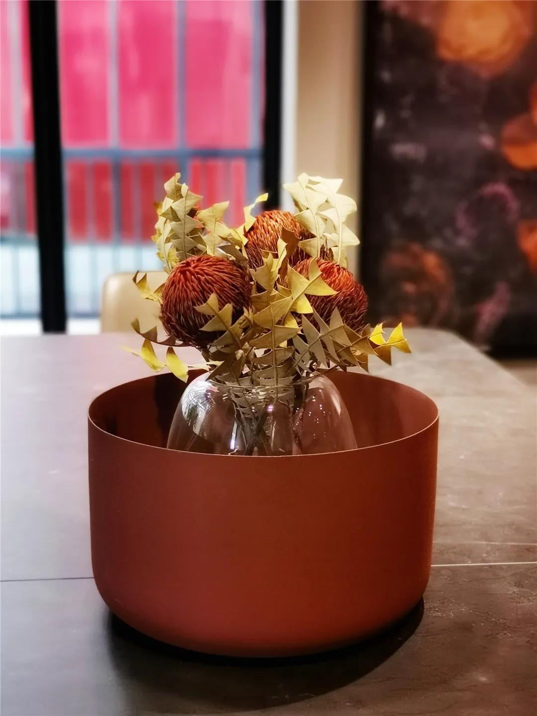 从10平方米的楼梯间花店，到130平方米的花园花店，为何她俩做得这么火？