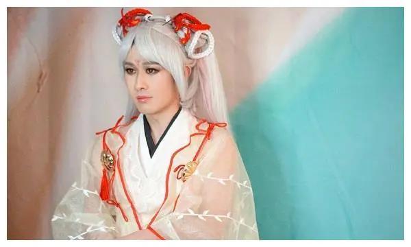 为什么要防止青少年女性化,防止男性青少年女性化引热议