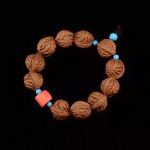 盘玩十年的山核桃手串,山核桃文玩包浆