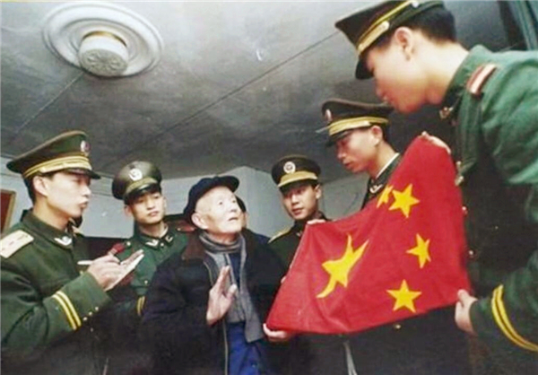 70年前，支持五星红旗的只有15人，第三号设计作品最高票185人