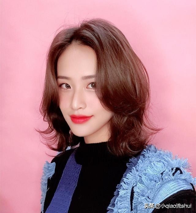 圆脸女锁骨好看还是齐肩发好看,齐肩锁骨发大圆脸适合什么头发