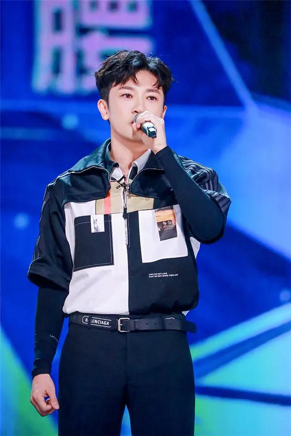 行走的荷尔蒙，这6位越老越有味，大胡茬克制又霸道，气质太绝了