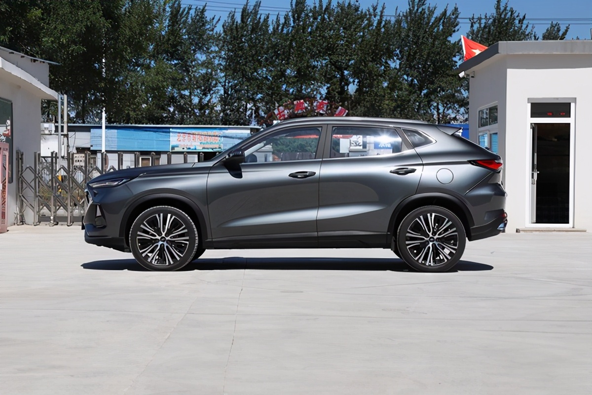 配赛道模式，满油能跑800km，带你看8万级“X5”