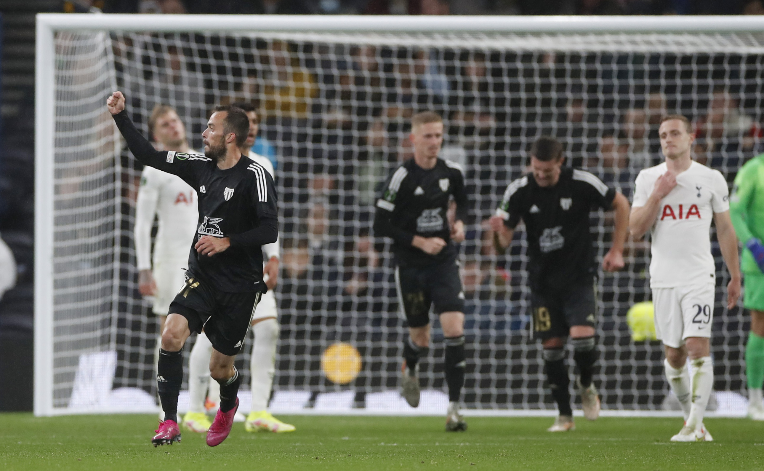 热刺全场5脚射门大溃败,热刺1-5惨败最终排名第三