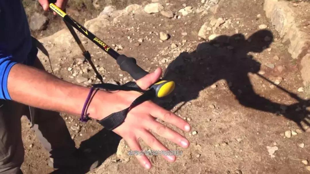 下山登山杖的正确用法,登山杖的正确使用方式图解