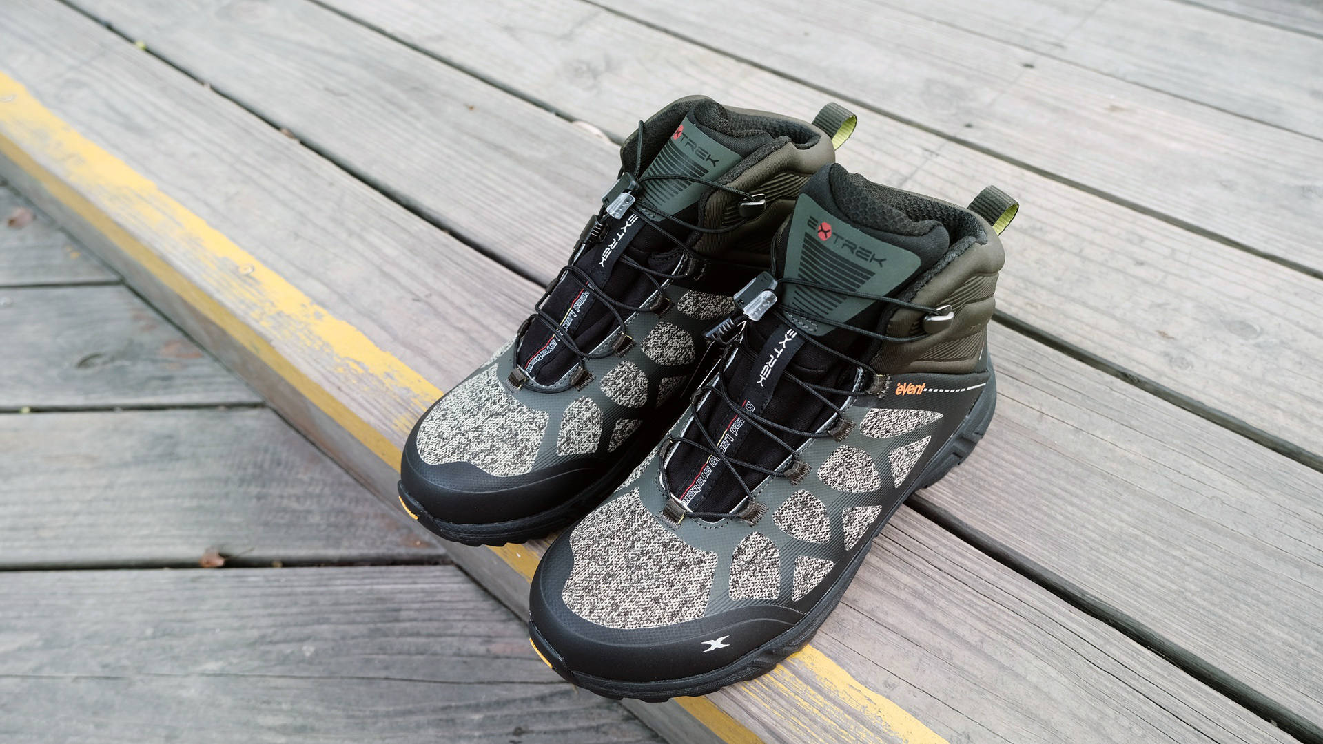 千元内性价比最高徒步鞋,千元以内性价比高的跑步鞋