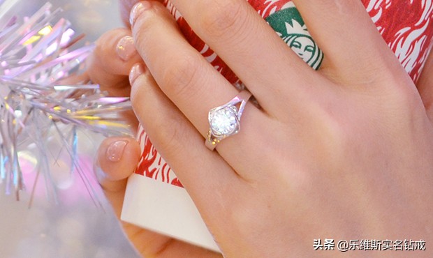 不同的手指戴戒指有什么讲究,不同的戒指戴不同的手指的含义