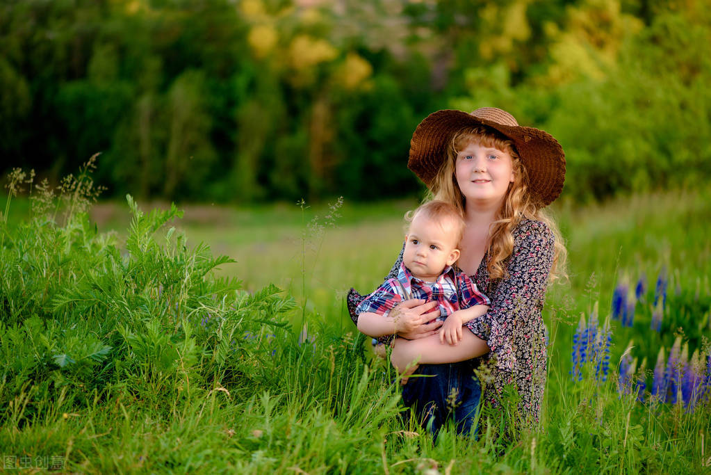 我翻了6千条评论，找了38个故事，为你呈现真实的中国姐弟关系