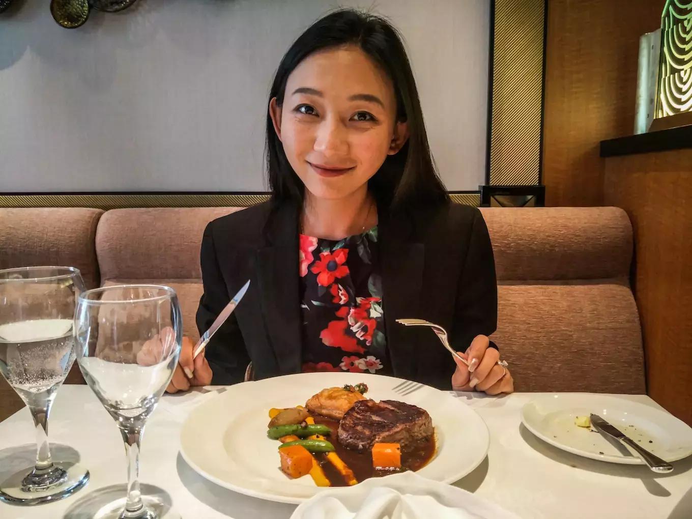 环球蜜月的小两口，免费上了一座价值8亿欧元的邮轮