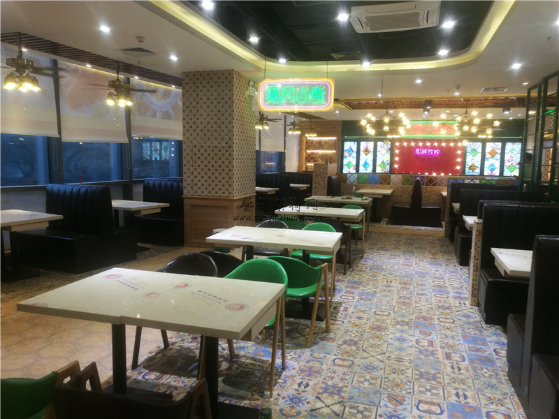 餐饮店怎么摆放桌椅最吸引客人,家庭餐厅桌椅摆放