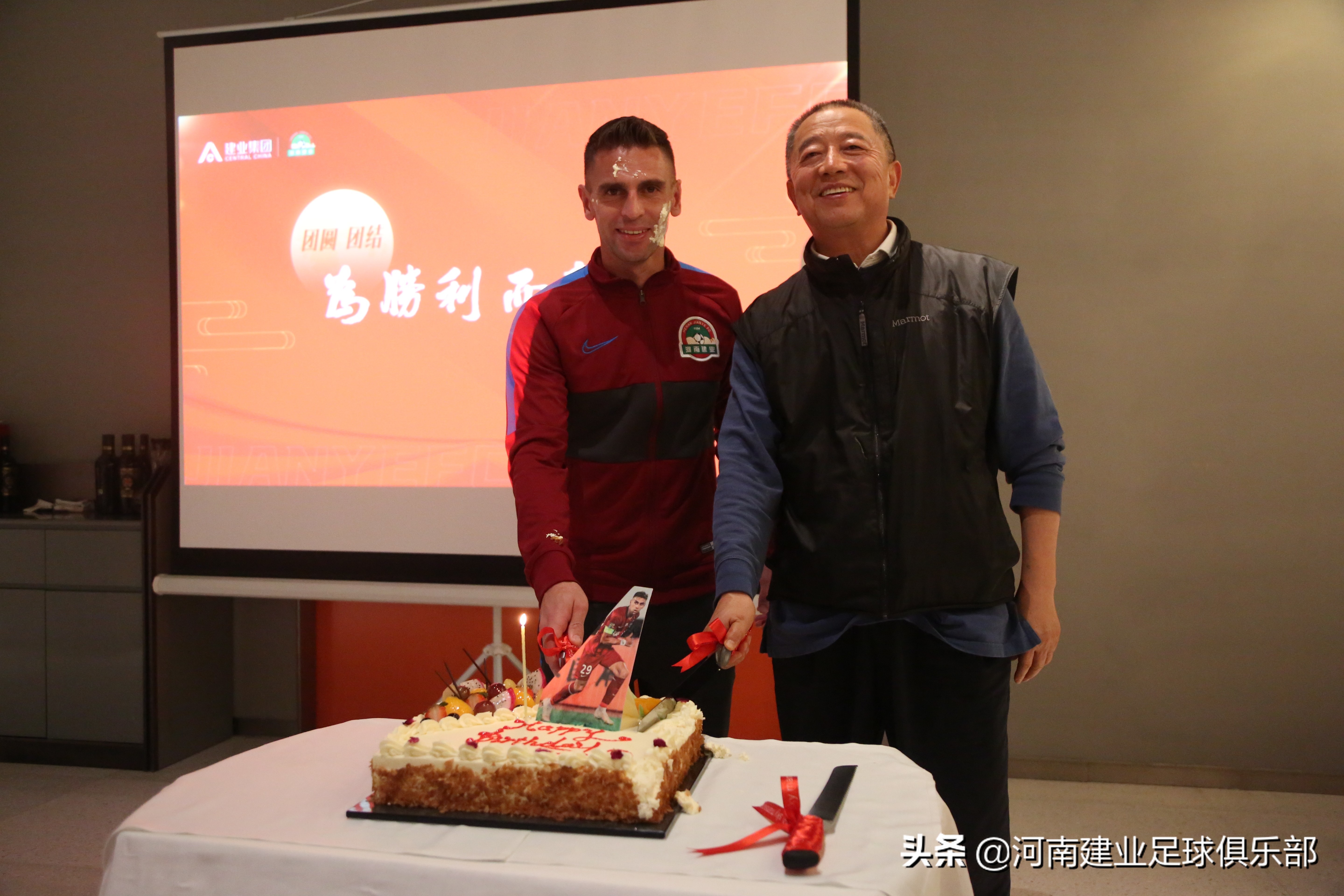 团聚和相聚,团结力量共克时艰